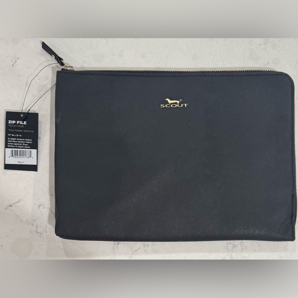 NWT Scout Zip File Tech Case in black